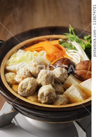 Chicken meatball hotpot 118674781