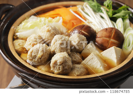 Chicken meatball hotpot 118674785