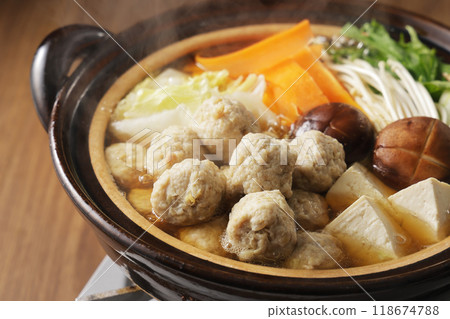 雞肉魚丸火鍋 118674788