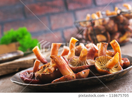 edible mushroom in metal bowl 118675705