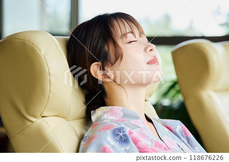 Woman relaxing at the inn Woman relaxing at the inn 118676226