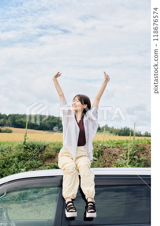 A woman driving through the great outdoors 118676574