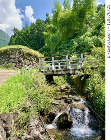 An irrigation canal running through the rice terraces at the foot of Mt. Kurakake (Yotsuya Senmaida, Shinshiro City, Oku-Mikawa region, Aichi Prefecture) An irrigation canal running through the rice terraces at the foot of Mt. Kurakake (Yotsuya Senmaida, Shinshiro City, Oku-Mikawa region, Aichi Prefecture) 118676728