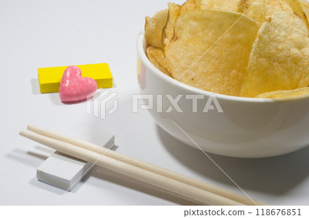 (心型和薯片)愛情的味道?質地酥脆 (心型和薯片)愛情的味道?質地酥脆 118676851