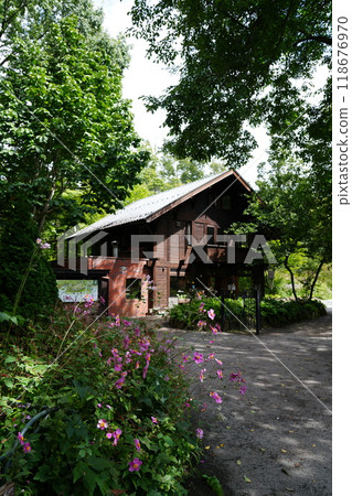 萌木村是山梨縣北斗市清裡的複合旅遊區 118676970