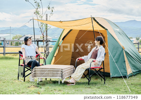 Women camping in the wilderness Women camping in the wilderness 118677349