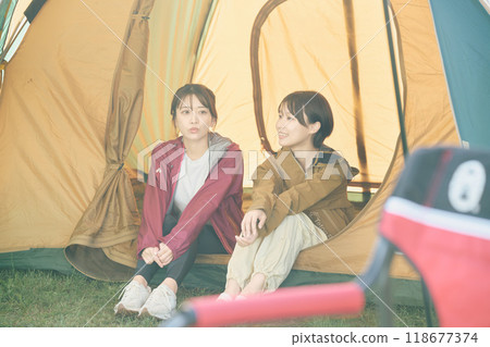 Women camping in the wilderness Women camping in the wilderness 118677374