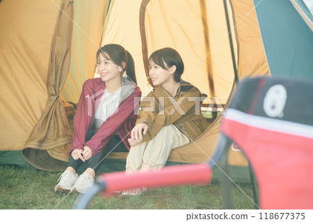 Women camping in the wilderness Women camping in the wilderness 118677375