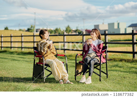 Women camping in the wilderness 118677382