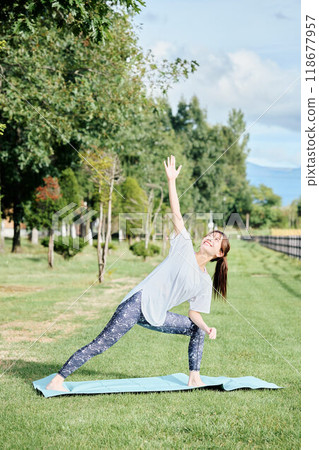 woman doing yoga in nature 118677957