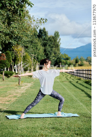 woman doing yoga in nature 118677970