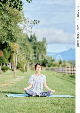 woman doing yoga in nature 118677979