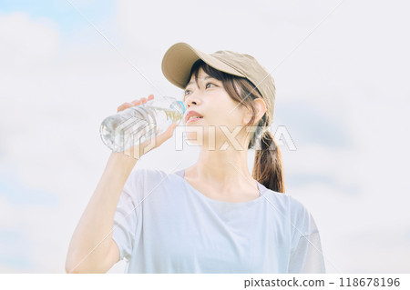 A young woman rehydrating 118678196