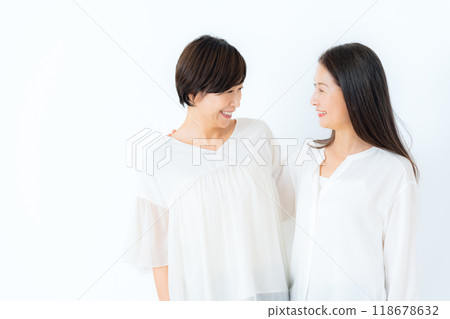 一個友善的中年婦女 118678632