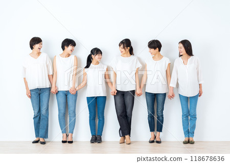 多代女性都在照顧自己的肌膚 118678636