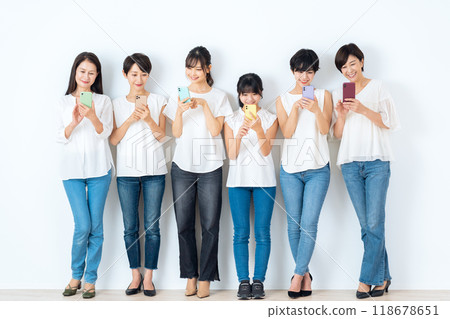 多代女性都在照顧自己的肌膚 118678651