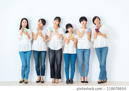 Multi-generational women looking at smartphones Multi-generational women looking at smartphones 118678654