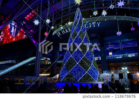 A Large Christmas tree at Hakata Christmas Market A Large Christmas tree at Hakata Christmas Market 118678676
