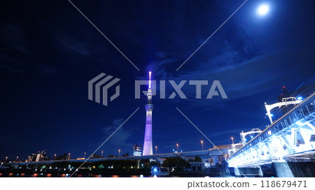 照亮的天空樹與中秋月亮 照亮的天空樹與中秋月亮 118679471