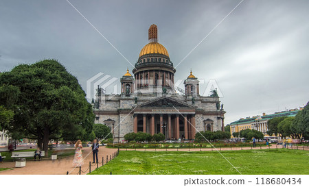 St. Isaac Cathedral timelapse hyperlapse in Saint-Petersburg, Russia. Sityscape 118680434