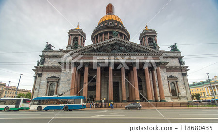St. Isaac Cathedral timelapse hyperlapse in Saint-Petersburg, Russia. Sityscape 118680435