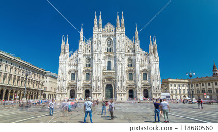 The Duomo cathedral timelapse hyperlapse. Front view with people walking on square The Duomo cathedral timelapse hyperlapse. Front view with people walking on square 118680560