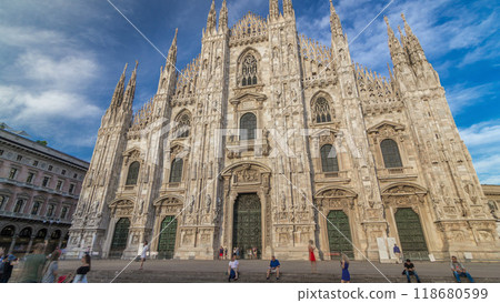 The Duomo cathedral timelapse hyperlapse at sunset. Front view with people sitting on stairs 118680599
