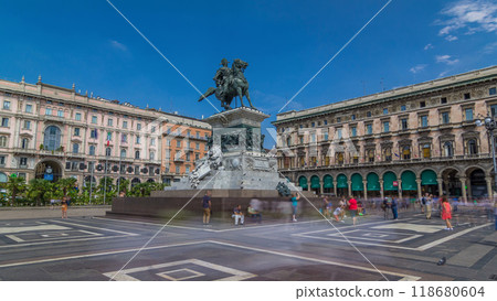 Vittorio Emanuele II statue at Piazza del Duomo timelapse hyperlapse. Milan in Lombardy, Italy. 118680604