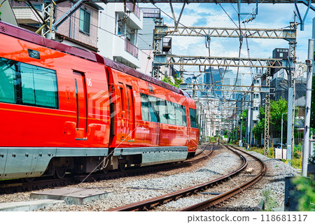 穿過小田急線住宅區的浪漫車廂 118681317