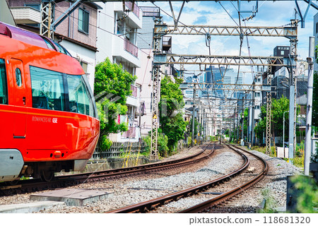 穿過小田急線住宅區的浪漫車廂 穿過小田急線住宅區的浪漫車廂 118681320