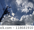 電話桿和厚厚的雲層 118681910