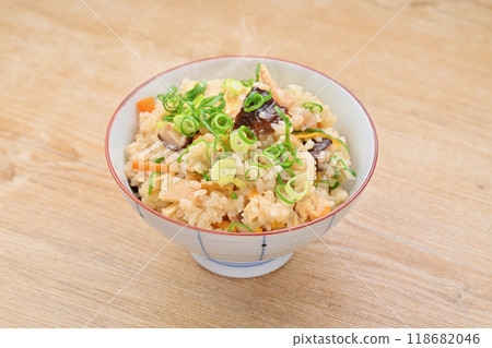 Note: The steam is synthetic. Takikomi gohan, kayaku gohan, tsukiyaki gohan, takikomi gohan. 118682046