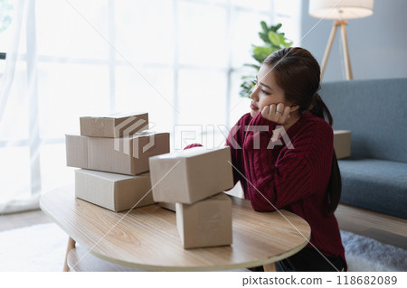 woman online seller, struggles to achieve her goals, facing challenges and experiencing no success in her ecommerce business 118682089