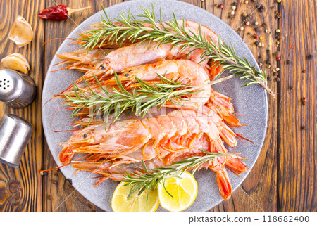 Plate with tasty boiled shrimps, rosemary and lime Plate with tasty boiled shrimps, rosemary and lime 118682400