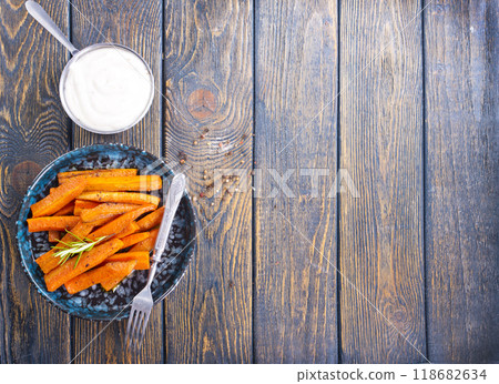 Homemade Organic Orange Roasted Carrots with Garlic and Parsley 118682634