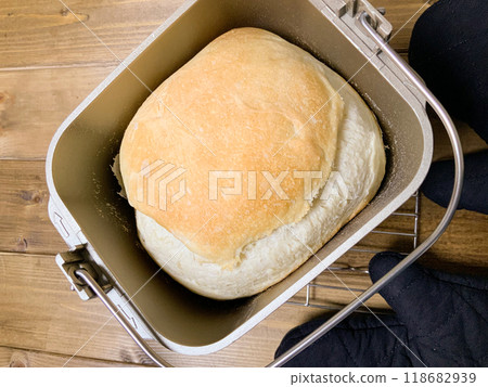 家庭麵包店新鮮出爐的麵包 118682939