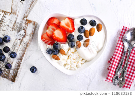 cottage cheese with fresh berries for a healthy breakfast 118683188
