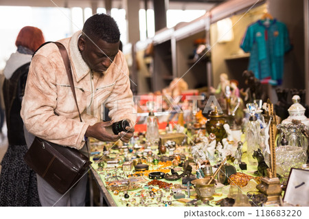 Man chooses antiques at a flea market 118683220