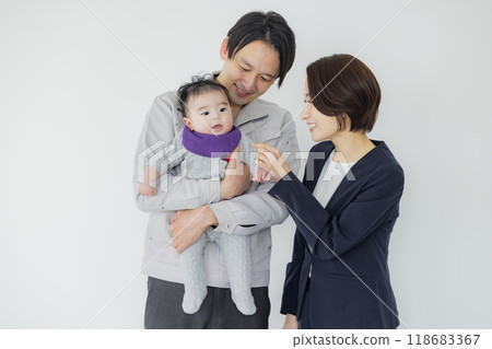Working couple and baby 118683367