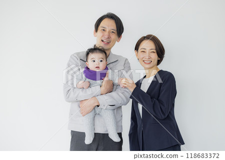 Working couple and baby 118683372