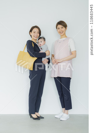 職業母親與兒童照顧員 職業母親與兒童照顧員 118683445