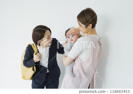職業母親與兒童照顧員 職業母親與兒童照顧員 118683453