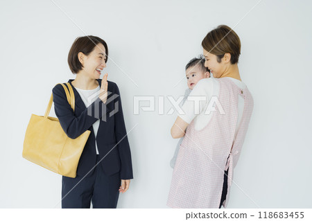 職業母親與兒童照顧員 職業母親與兒童照顧員 118683455