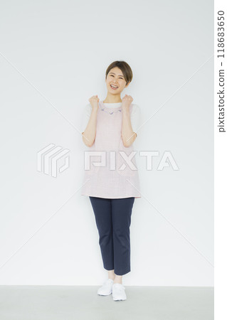 圍裙的保育員婦女 118683650