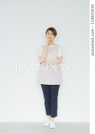 圍裙的保育員婦女 118683656