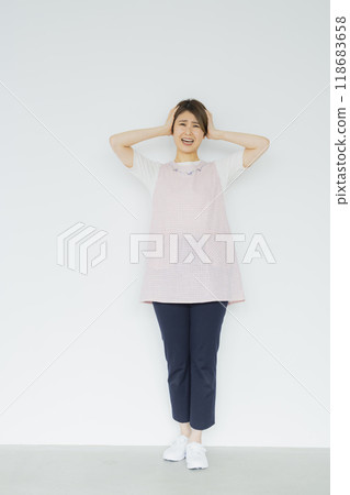 圍裙的保育員婦女 118683658