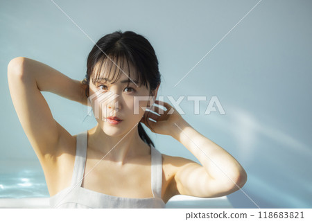 Woman taking care of her body 118683821