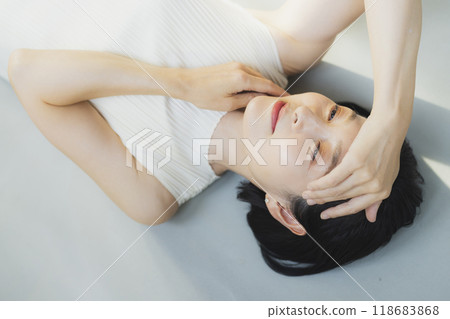 Beauty image of middle-aged women Beauty image of middle-aged women 118683868