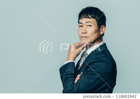 Middle businessman 118683942