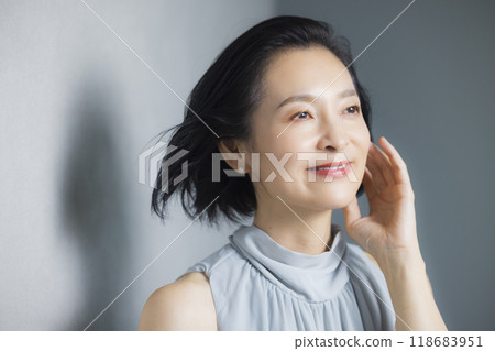 Dressed up middle-aged woman Dressed up middle-aged woman 118683951
